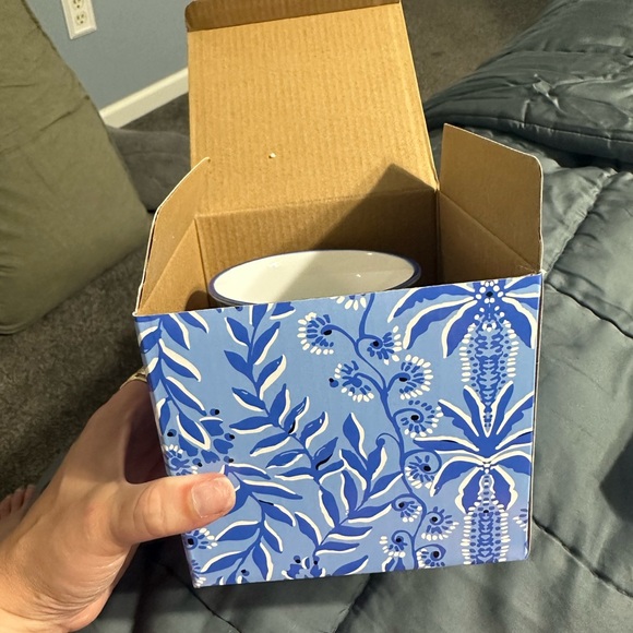 Lilly Pulitzer GWP makeup case sleep mask and coffee mug - Picture 8 of 8